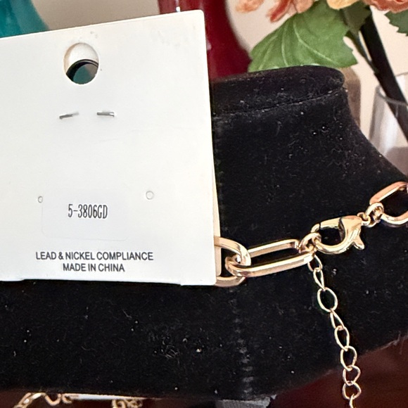 New CHANEL Limited Edition Camellia OR Star Charm on Clover 16” paperclip chain - Picture 12 of 12